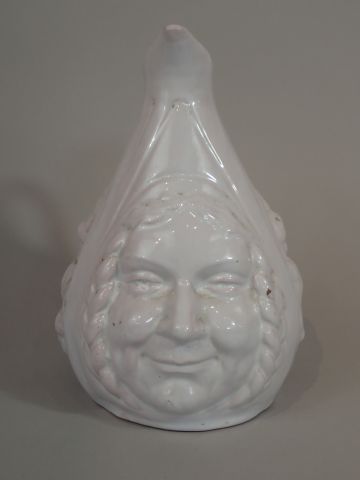 MALICORNE, attribué à. Pichet piriforme anthropomorphe...