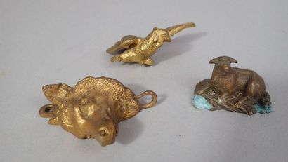 Réunion de 11 petits sujet en bronze comprenant...