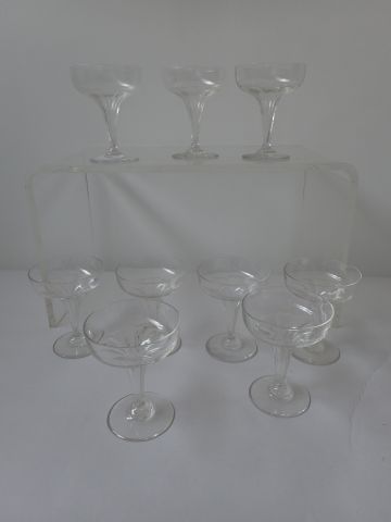Partie de service en cristal taillé comprenant...