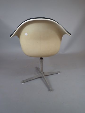 Charles (1907-1978) et Ray (1912- 1988) EAMES...