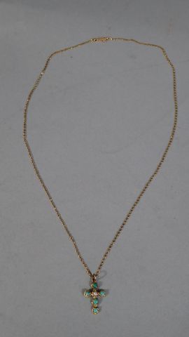 Chaine et sa croix en or jaune 18K ornée...