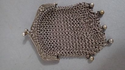 Petit porte monnaie en argent. Poids net:...