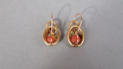 Paire de boucles d'oreilles en or jaune poinçonné...