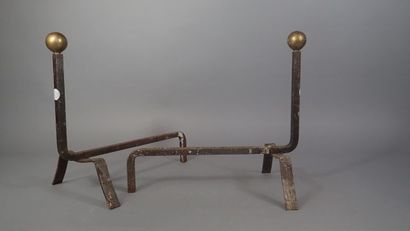 Paire de chenets en fer forgé à motif d'une...