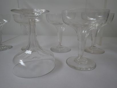 Partie de service en cristal taillé comprenant...