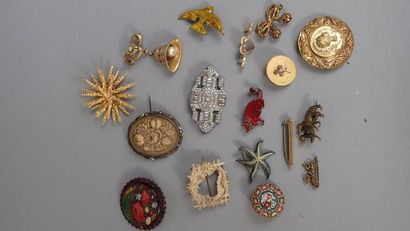 Ensemble de bijoux fantaisies réunissant...