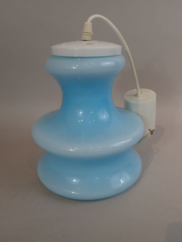 Suspension en opaline bleu clair. Travail...