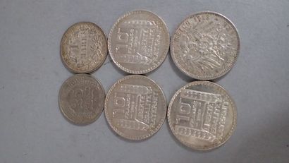 Petit porte monnaie en argent. Poids net:...