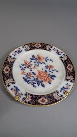 BERNARDAUD LIMOGES. Assiette en porcelaine...