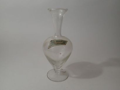 BACCARAT. Vase pansu sur piédouche, signé...