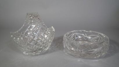 Ensemble en cristal taillé comprenant:
-Un...