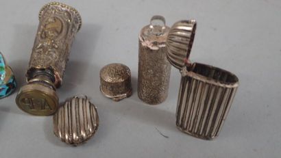 Réunion d'objets en argent comprenant un...