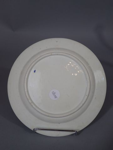 TOURNAI. Assiette en porcelaine tendre à...