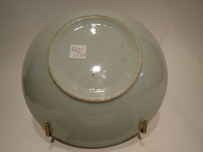 Coupe en porcelaine bleu blanc, à décor d'un...