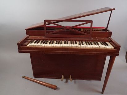 Leverantor CUAIDELE. Piano droit en placage...