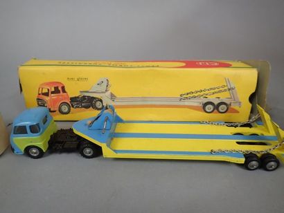 Lot de 3 véhicules miniatures :
-MATCHBOX...