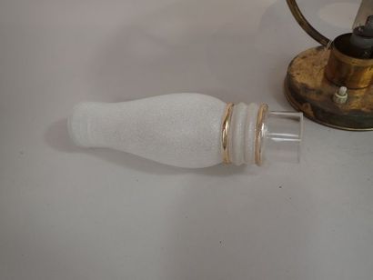 Petite lampe à suspendre en laiton, verre...