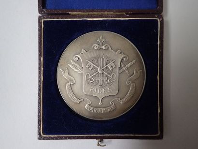 Médaille de table en bronze argenté, l'avers...