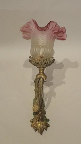 Applique en laiton à décor de feuillages,...