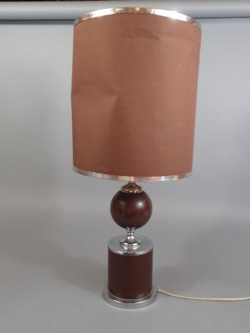 MAISON DELMAS, attribué à. Lampe en métal...