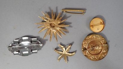 Ensemble de bijoux fantaisies réunissant...