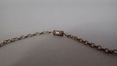 Collier en argent. Pendentif en forme de...