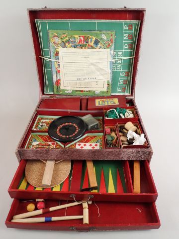 Coffret à jeux comprenant nain jaune, loto,...
