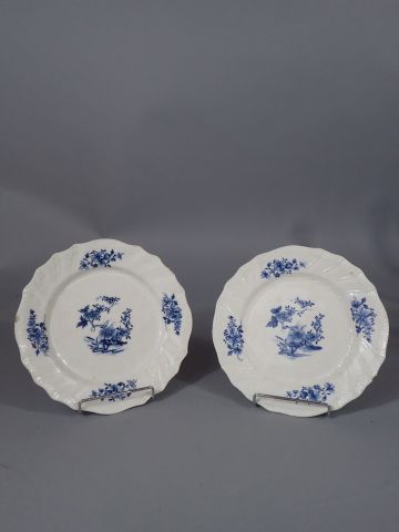 TOURNAI. Suite de deux assiettes creuses...