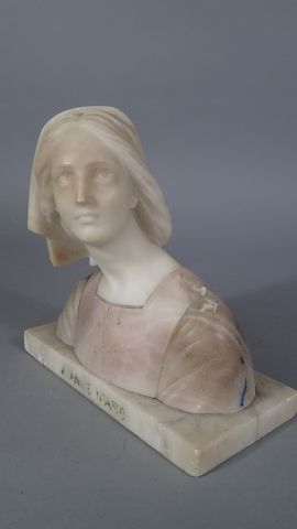 Giuseppe BESSI (1857-1922). Buste en onyx,...
