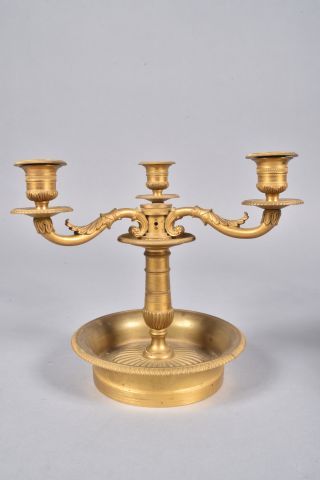 Lampe bouillotte en bronze ciselé et doré...