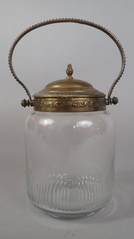 Bonbonnière en verre et métal doré à décor...