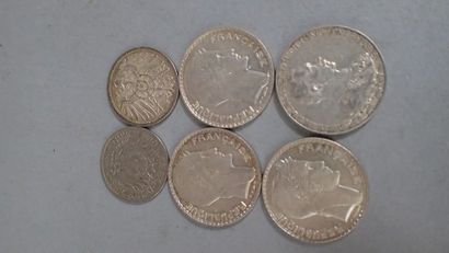 Petit porte monnaie en argent. Poids net:...