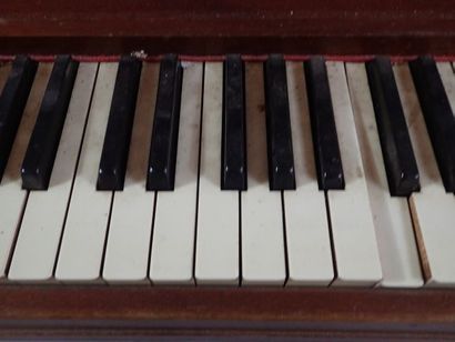 Leverantor CUAIDELE. Piano droit en placage...