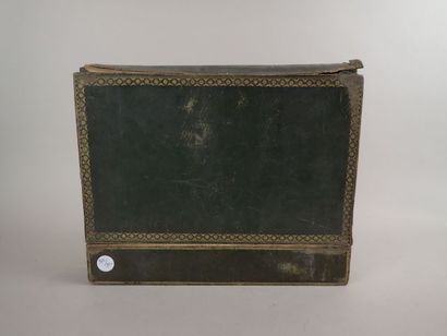 Portefeuille en maroquin vert, doré aux fers,...