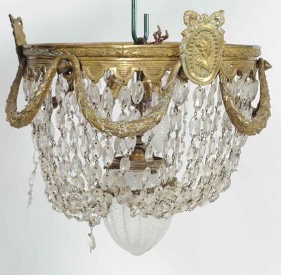 Plafonnier en bronze, ogive de cristal centrale...