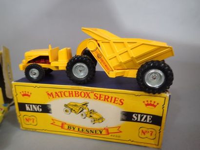 Lot de 3 véhicules miniatures :
-MATCHBOX...