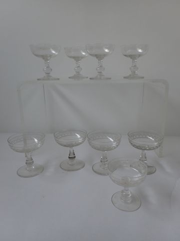 Partie de service en cristal taillé comprenant...