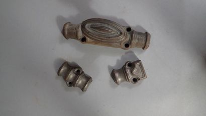 Ensemble de 5 lampes comprenant: 
- une lampe...