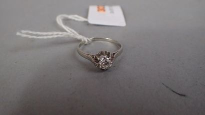 Bague solitaire en platine (850 millièmes)...