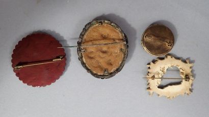 Ensemble de bijoux fantaisies réunissant...