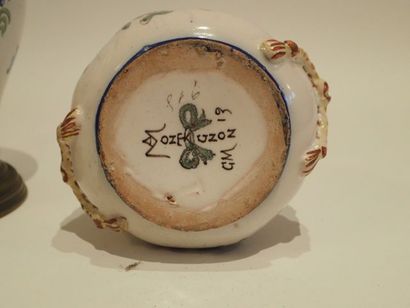 NEVERS, pichet en faïence à décor d'une corbeille...