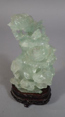 Deux vases couverts en fluorite verte, l’un...