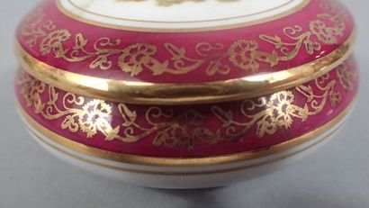Limoges France. Bonbonnière en porcelaine...