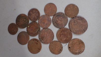 Ensemble de 15 pièces en bronze période XVIIe...