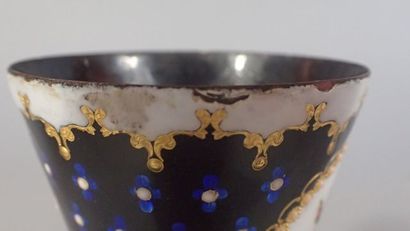 Lot de bijoux fantaisie avec un écrin à bijoux,...