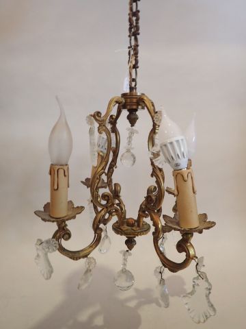 Petit lustre en bronze doré à quatre bras...