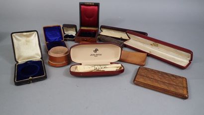 Ensemble de 11 écrins divers pour montre...