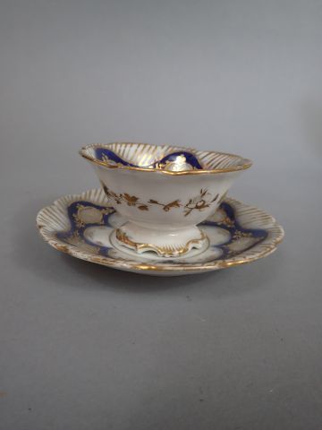 Paris : lot de deux assiettes en porcelaine...