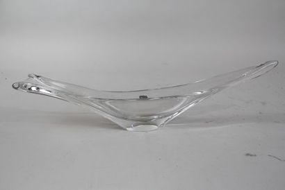 DAUM France. Coupe allongée en cristal. Signé...