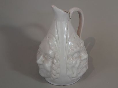 MALICORNE, attribué à. Pichet piriforme anthropomorphe...